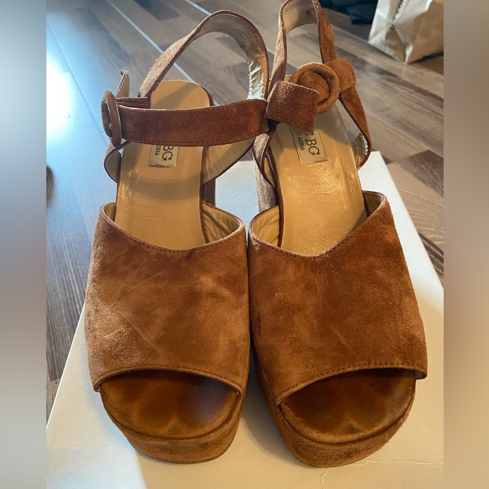 Tan Suede Platform BCBG Max Azria Shoes - Picture 2 of 3